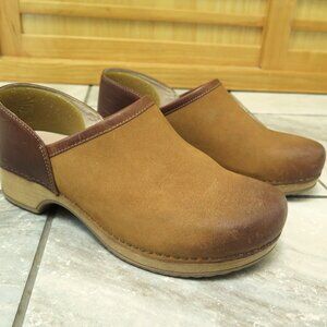 Dansko Brenna Tan Burnished Suede Clogs EU 40 US 9